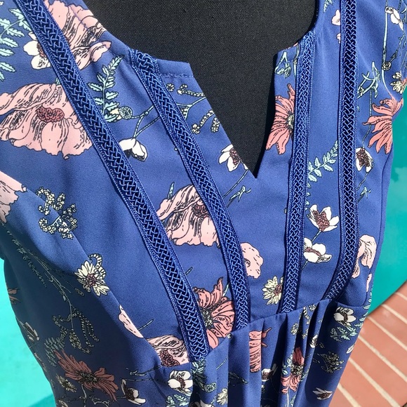 Gorgeous StitchFix Top🌸💜 - Picture 3 of 7